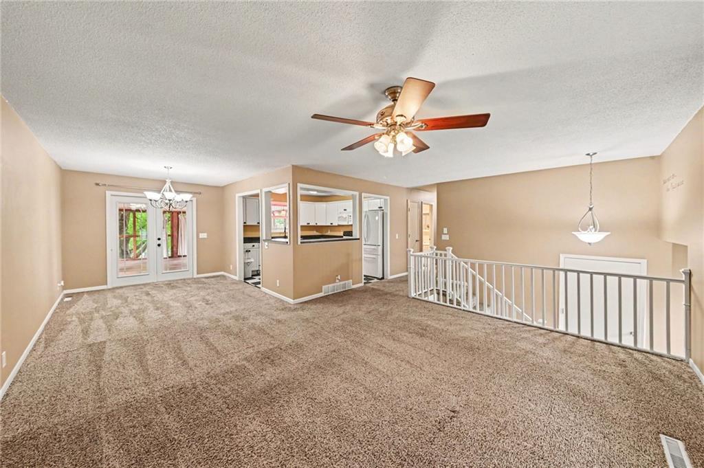 6112 Appaloosa Ln, St Joseph, MO 64506