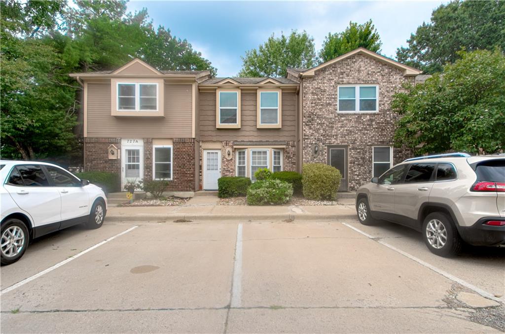 727 SW Liggett Rd #B, Blue Springs, MO 64015