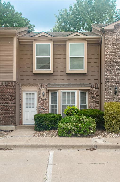 727 SW Liggett Rd #B, Blue Springs, MO 64015