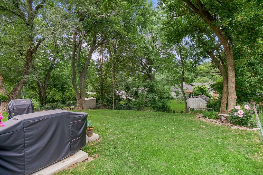 2613 W 76th St, Prairie Village, KS 66208