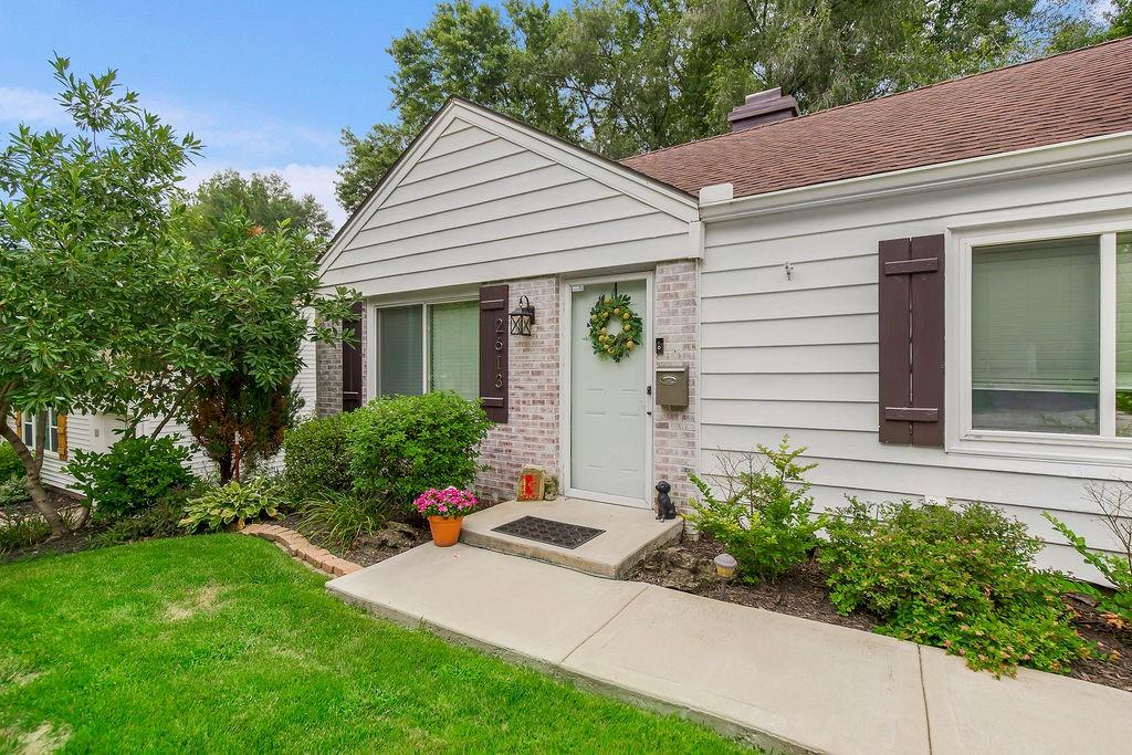 2613 W 76th St, Prairie Village, KS 66208