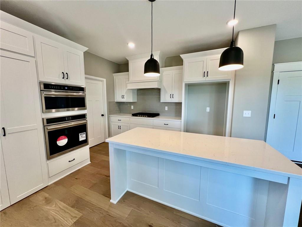520 Skyview Ln, Liberty, MO 64068