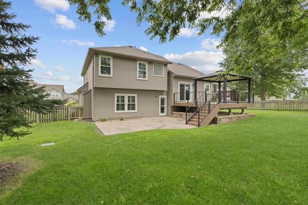 1637 SE Dalton Dr, Lee's Summit, MO 64081