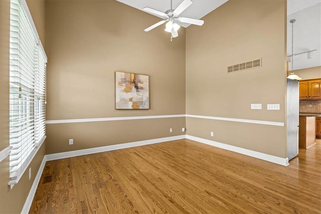 1637 SE Dalton Dr, Lee's Summit, MO 64081