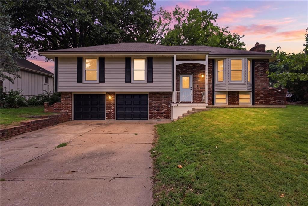 1104 SE Alice St, Blue Springs, MO 64014