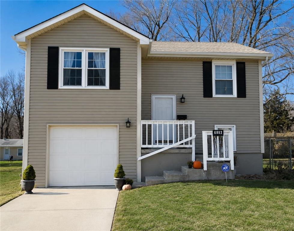 418 N Prairie St, Liberty, MO 64068