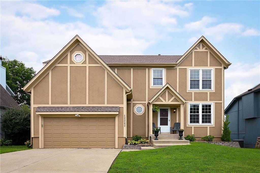 12242 S Shannan Ln, Olathe, KS 66062
