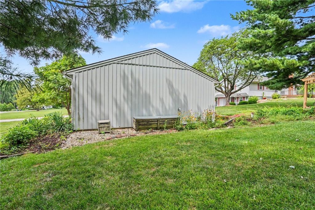 2100 Crescent Dr, Liberty, MO 64068