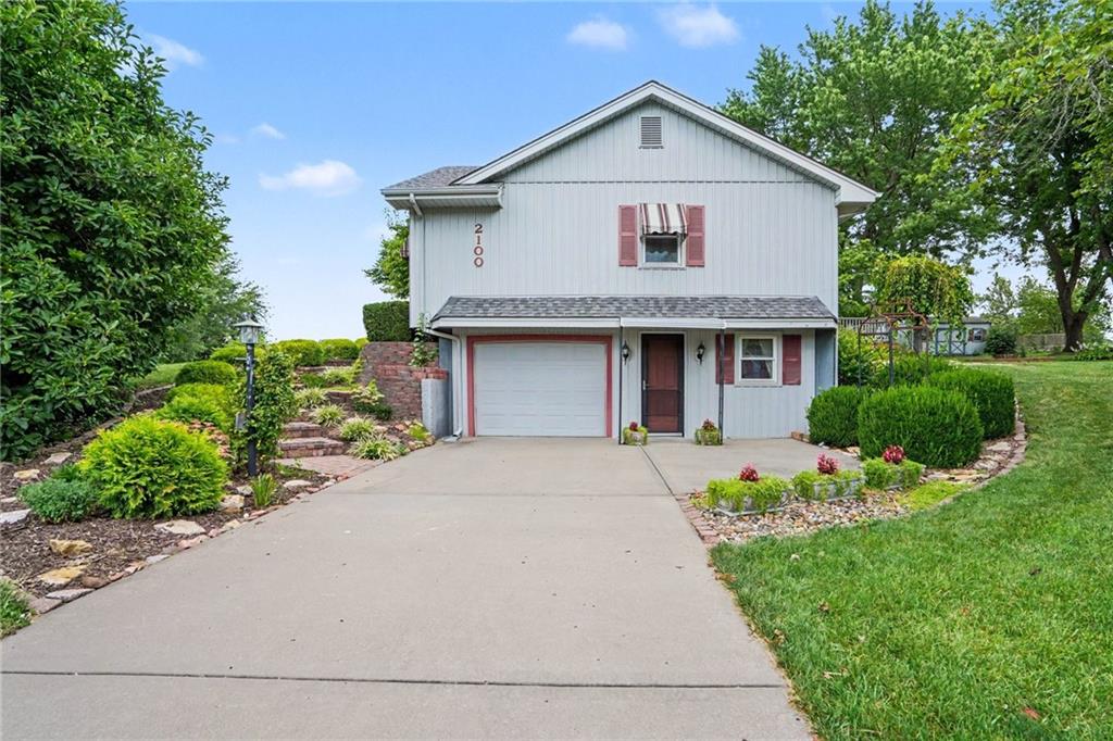2100 Crescent Dr, Liberty, MO 64068