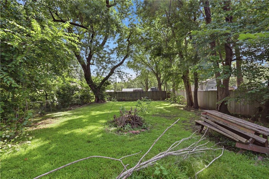 516 SW 13 St, Blue Springs, MO 64015
