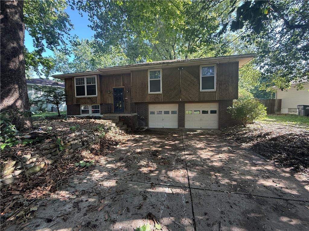 509 SW Westminister Rd, Blue Springs, MO 64014