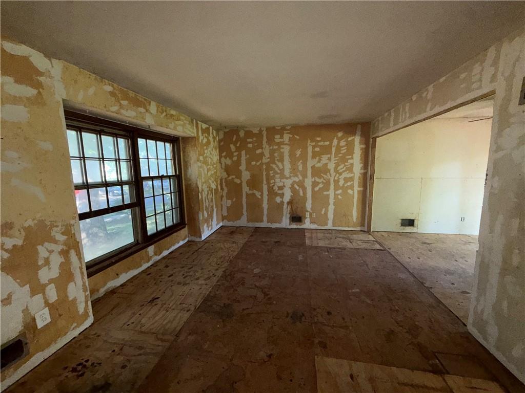 509 SW Westminister Rd, Blue Springs, MO 64014