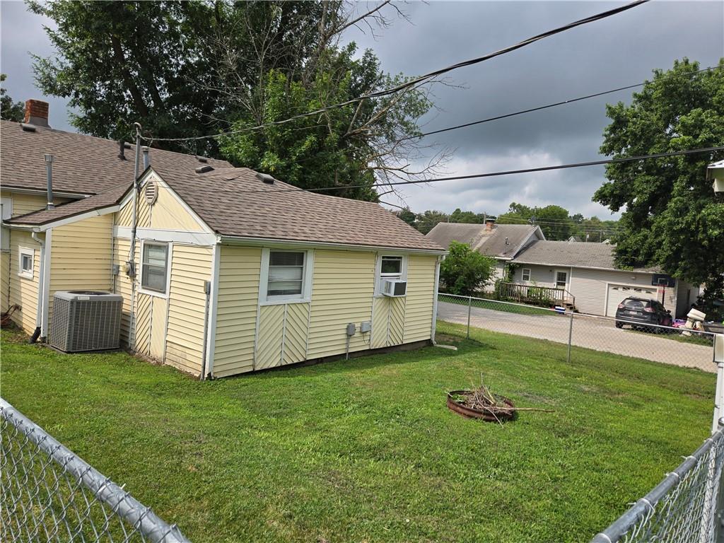 403 E 6th St, Cameron, MO 64429