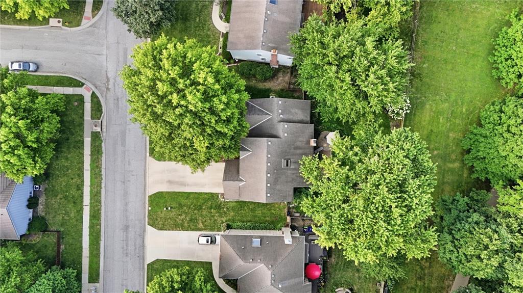 8531 Hallet St, Lenexa, KS 66215