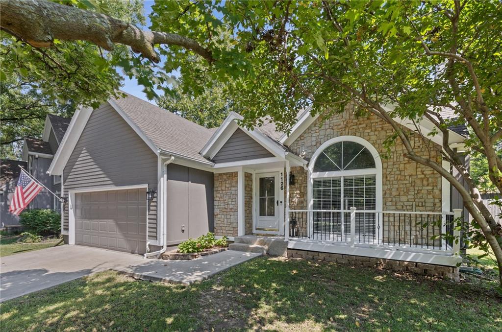 1126 E Charlotte Town Rd, Olathe, KS 66061