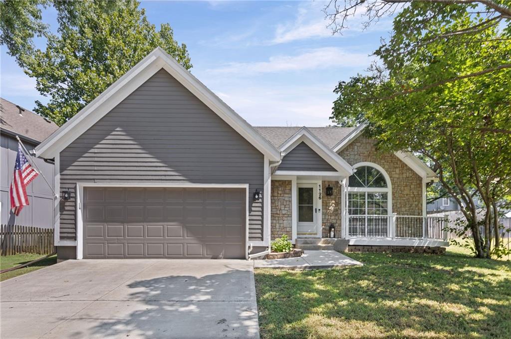 1126 E Charlotte Town Rd, Olathe, KS 66061