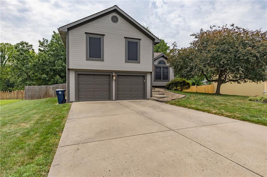 7022 N Hickory St, Kansas City, MO 64118