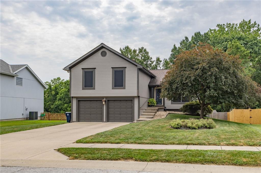 7022 N Hickory St, Kansas City, MO 64118