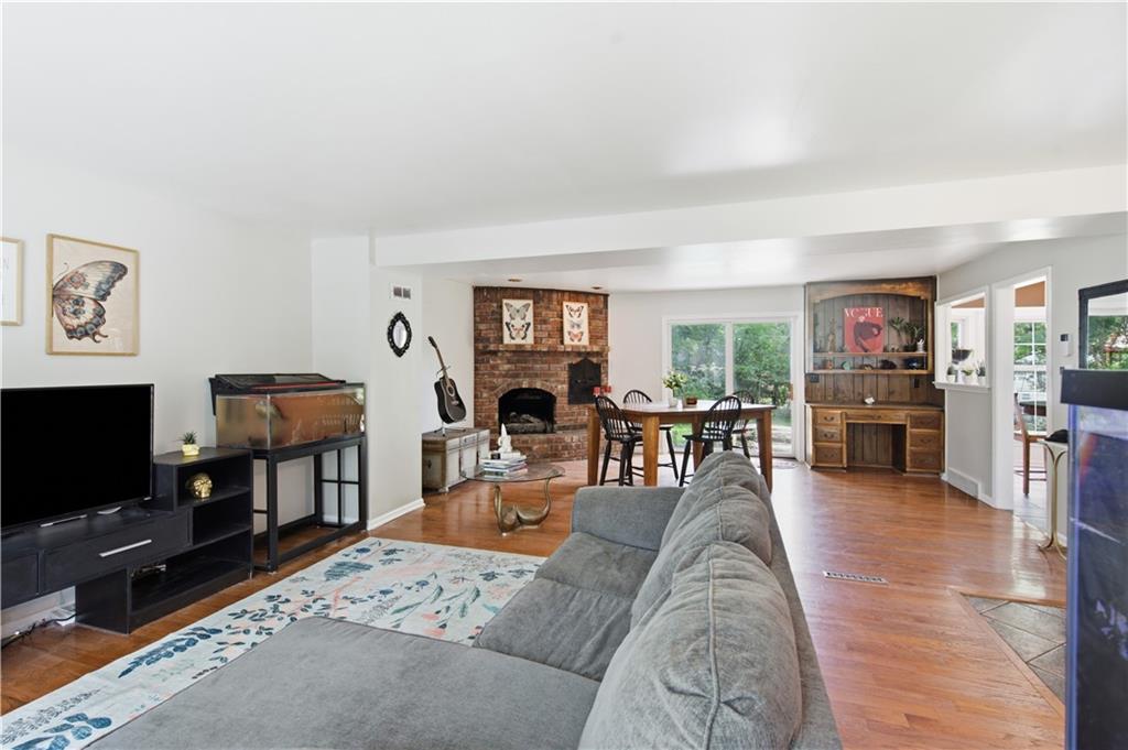 12739 Overbrook Rd, Leawood, KS 66209