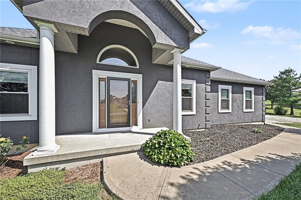 16502 Dana Ln, Leavenworth, KS 66048