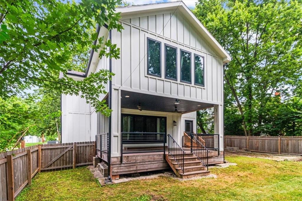 303 SW 2nd St, Lee's Summit, MO 64063