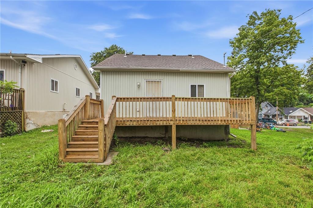2537 Elmwood Ave, Kansas City, MO 64127