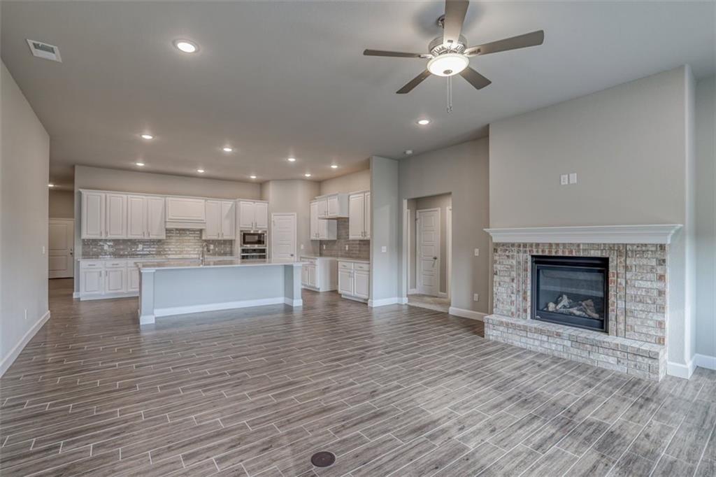 18430 W 195th Ter, Spring Hill, KS 66083