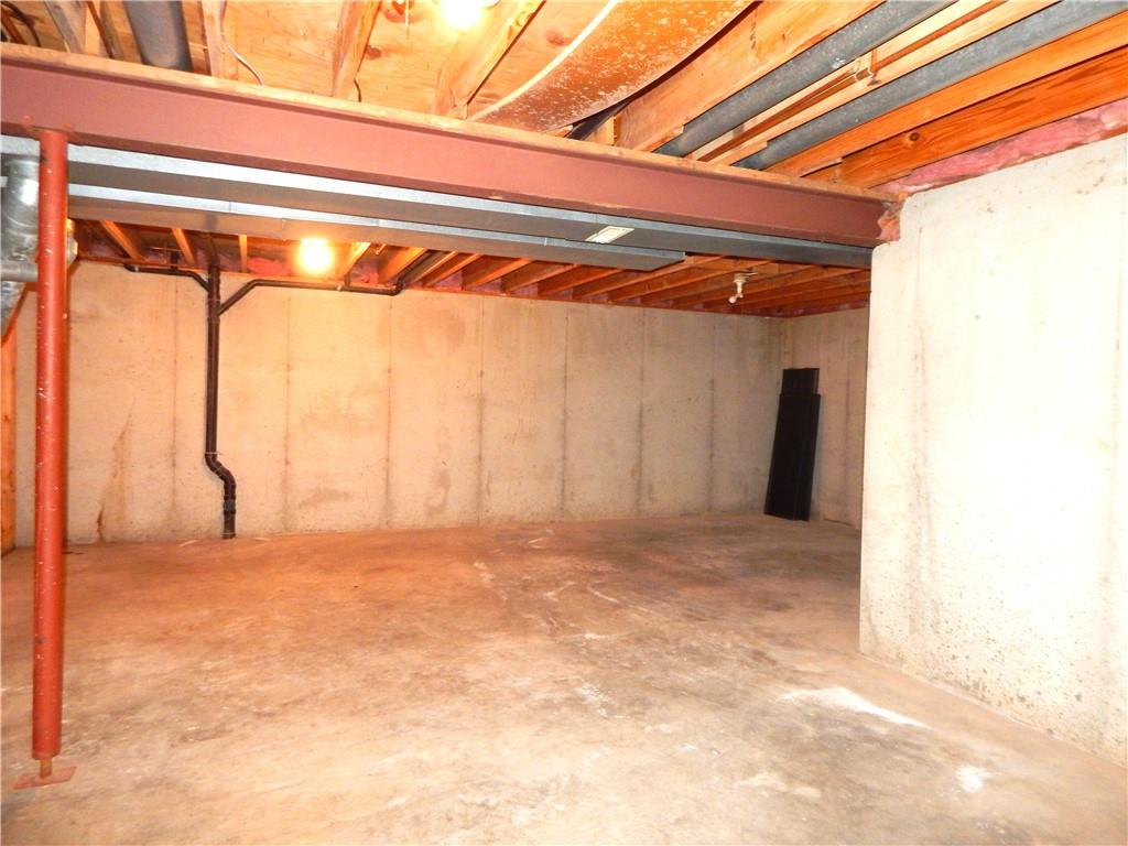 306 Lakeside Dr, Liberty, MO 64068