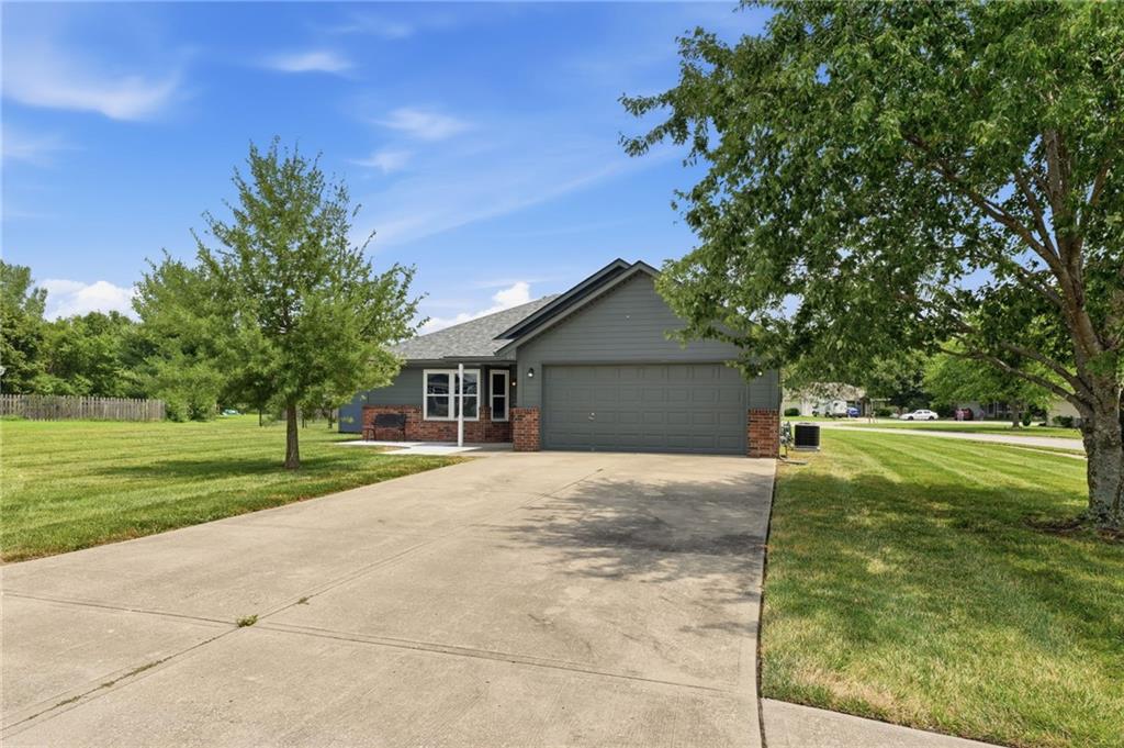 103 SW Blue Branch Cir, Grain Valley, MO 64029