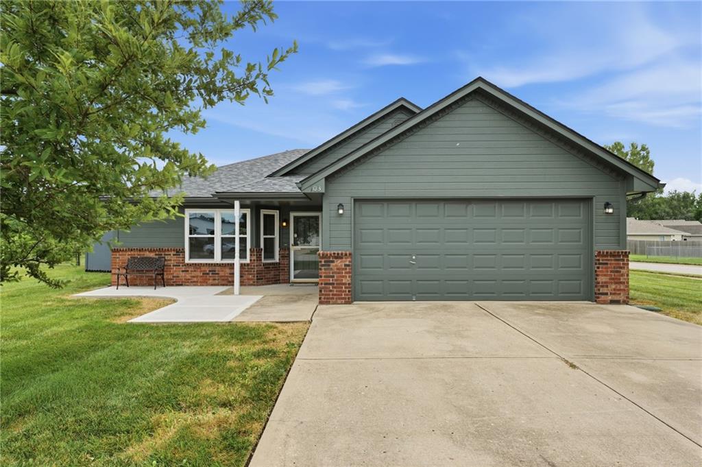 103 SW Blue Branch Cir, Grain Valley, MO 64029
