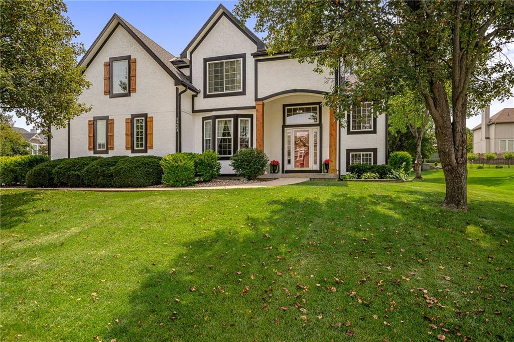23603 W 53rd Ter, Shawnee, KS 66226