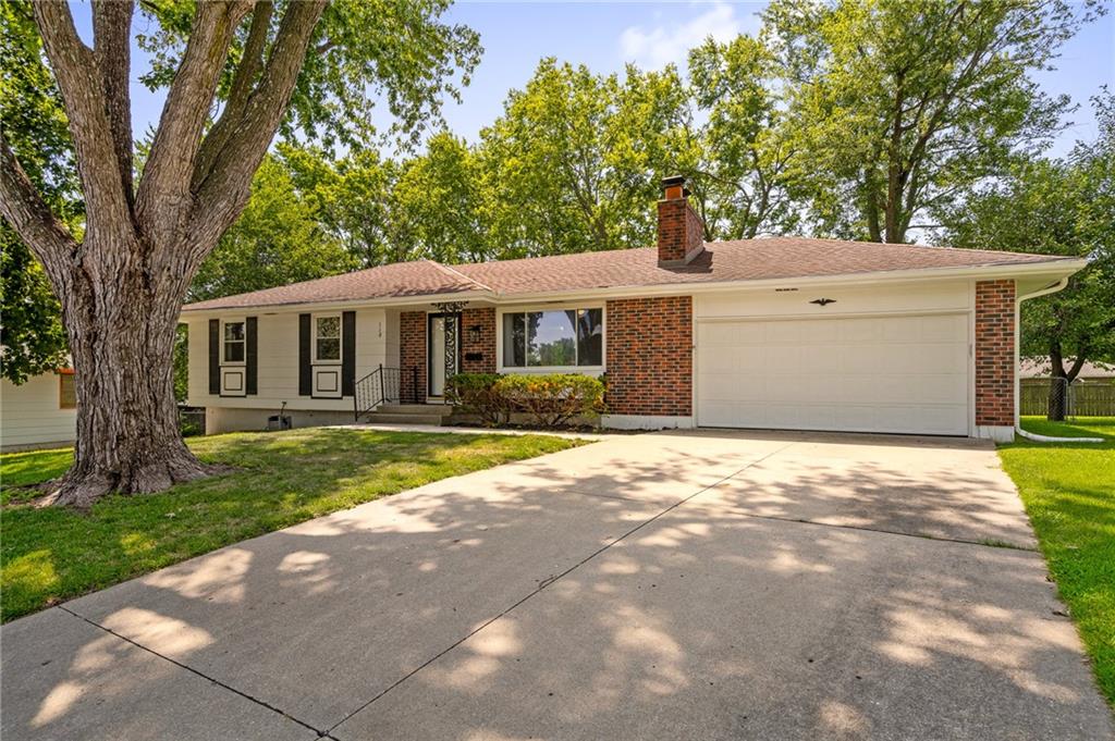 118 E Walnut St, Blue Springs, MO 64014