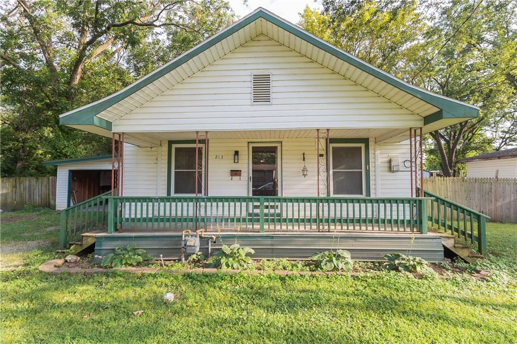 213 W 7th St, Cherryvale, KS 67335