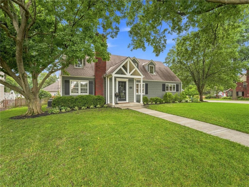2625 W 50th St, Westwood, KS 66205