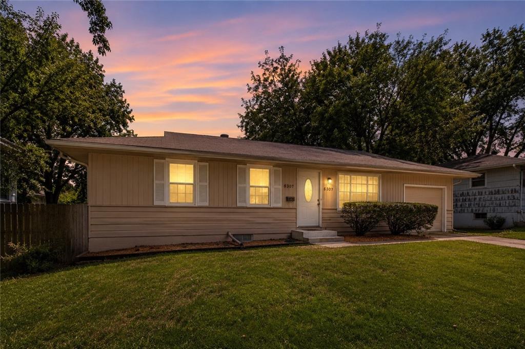 6307 E 154th Ter, Grandview, MO 64030