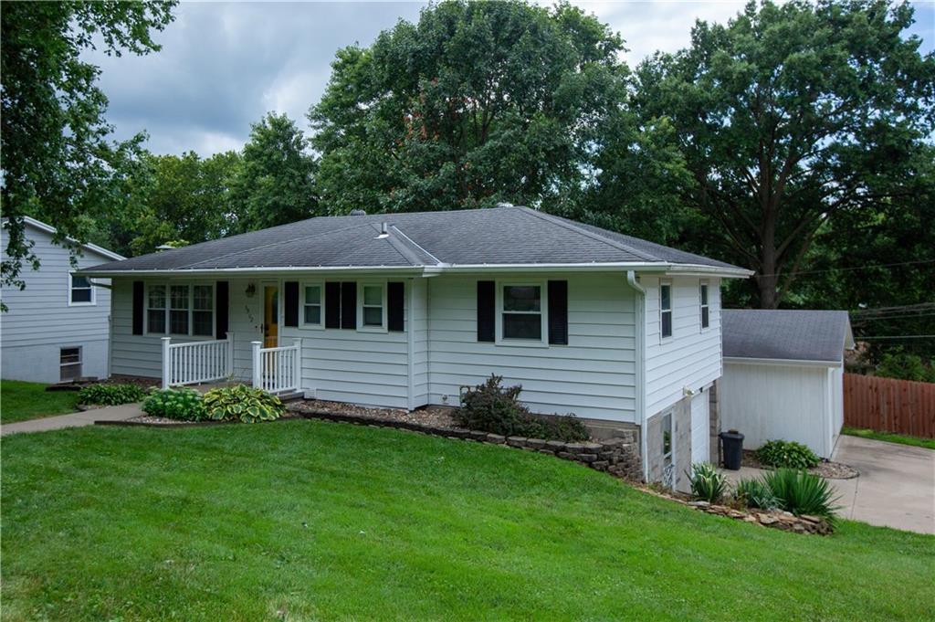 5902 Pleasant Ave, St Joseph, MO 64503
