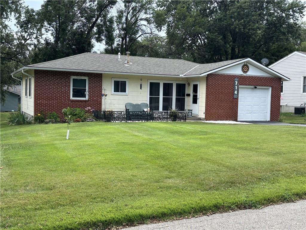 714 W Thompson St, Maryville, MO 64468
