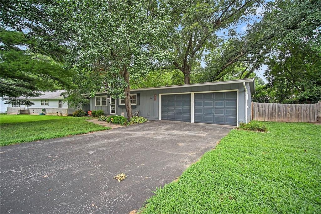 3626 N Lister Ave, Kansas City, MO 64117