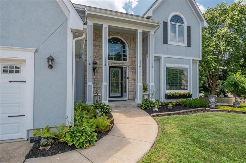 2525 SE Nottingham Dr, Lee's Summit, MO 64063