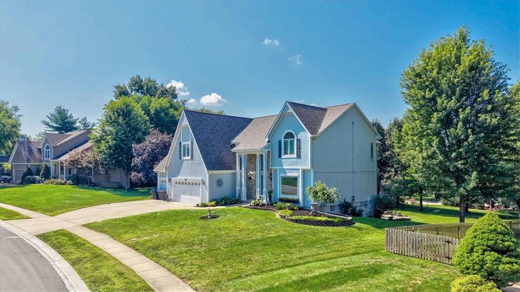 2525 SE Nottingham Dr, Lee's Summit, MO 64063