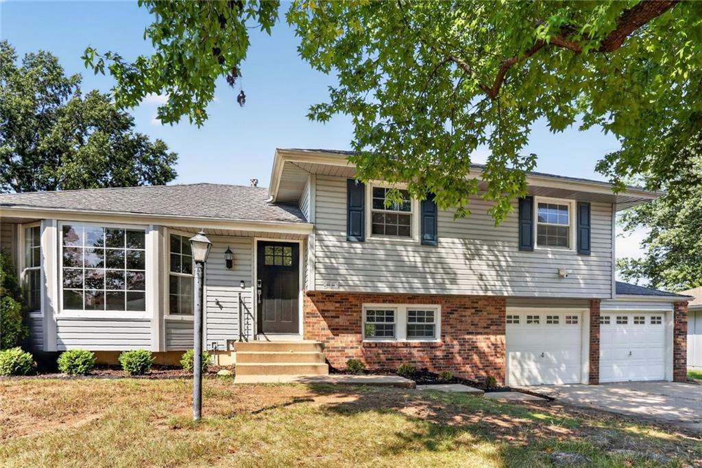 814 NE Mulberry St, Lee's Summit, MO 64086