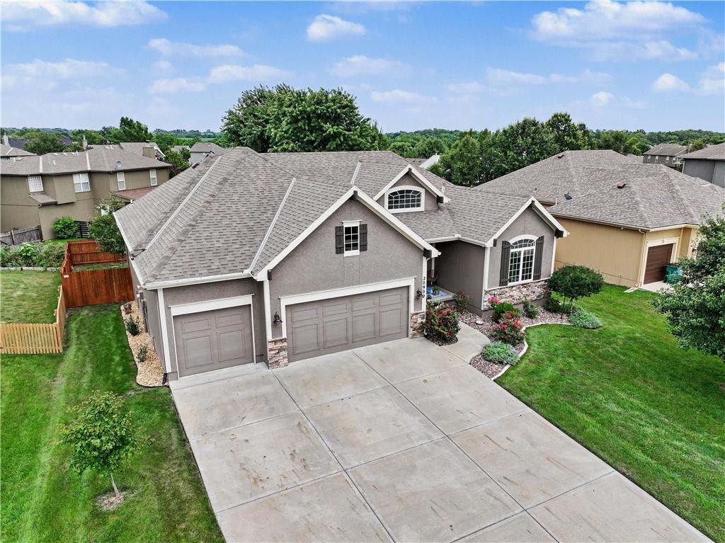 20909 S Barker Rd, Spring Hill, KS 66083
