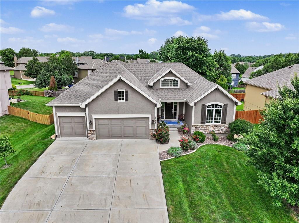 20909 S Barker Rd, Spring Hill, KS 66083