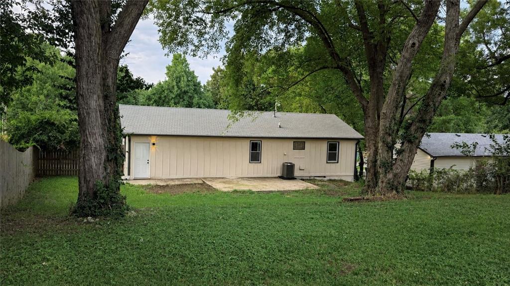 9425 E 67th Ter, Raytown, MO 64133