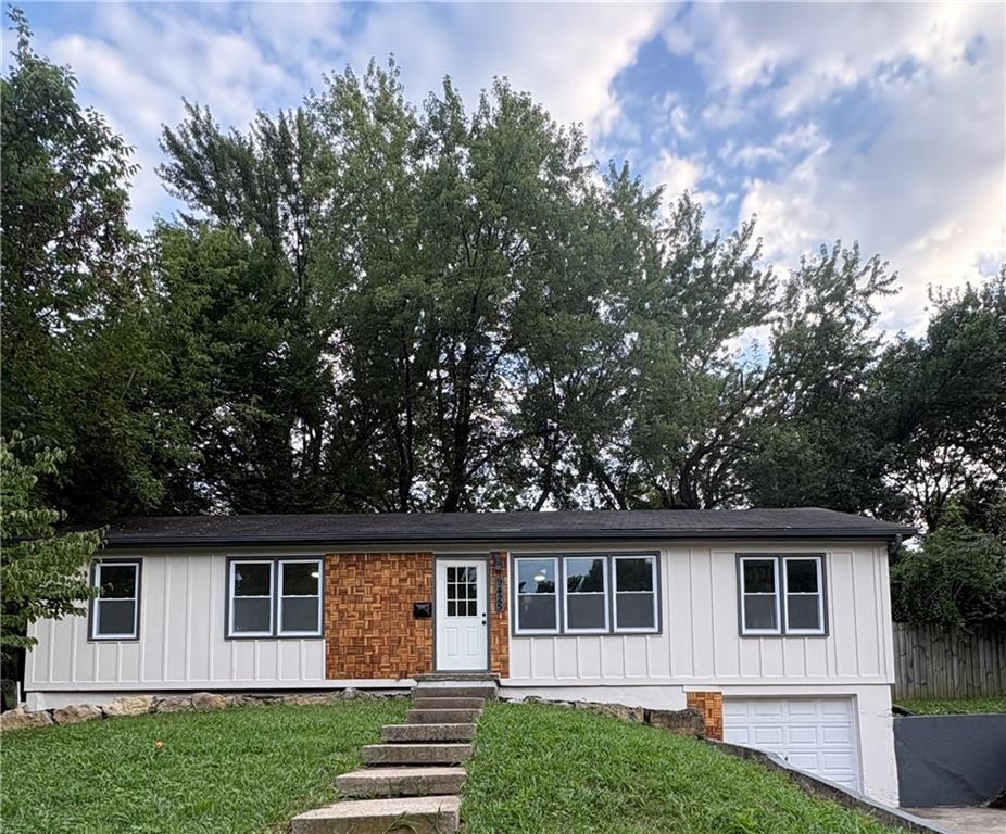 9425 E 67th Ter, Raytown, MO 64133