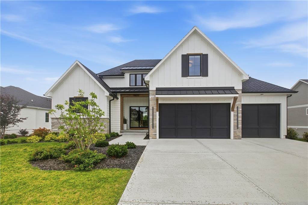 10675 W 142nd Ter, Overland Park, KS 66221