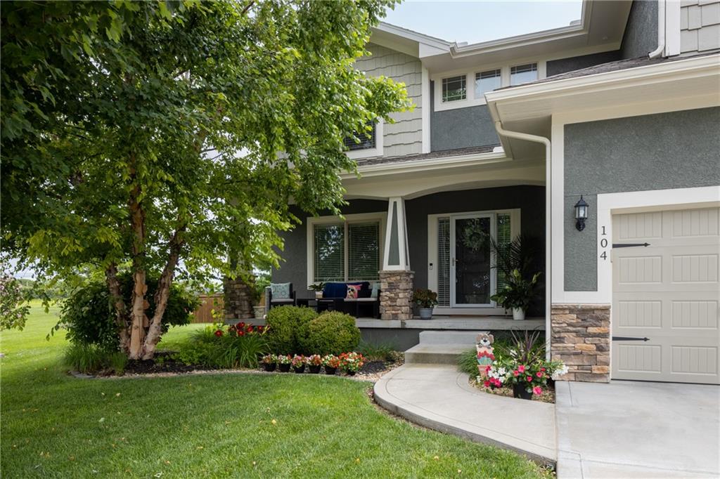 104 SW Greenbriar Dr, Blue Springs, MO 64064