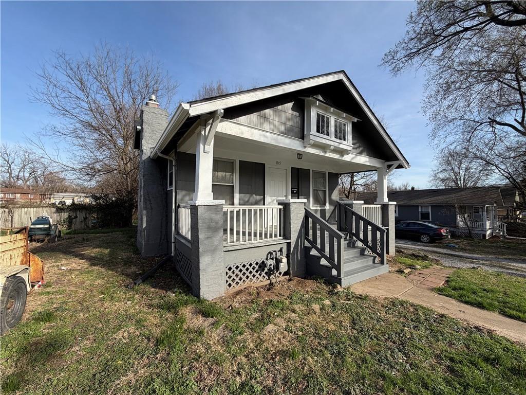 1915 S Overton Ave, Independence, MO 64052