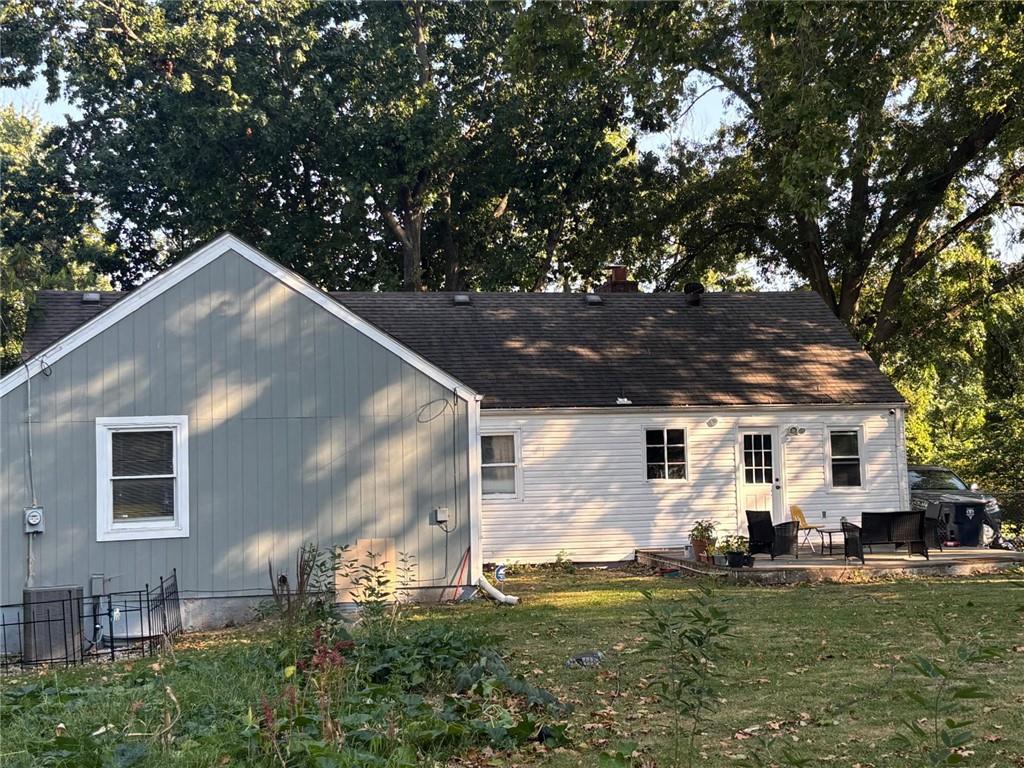 2318 NE Pence Ave, Kansas City, MO 64118