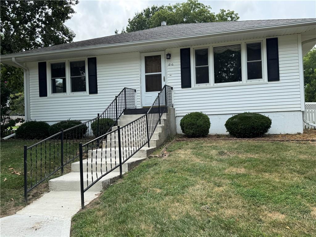 1210 Lipper Ave, Higginsville, MO 64037